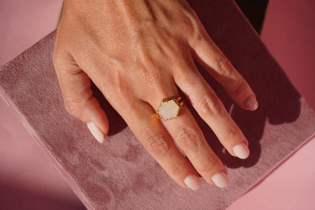 Anillo Hexagono Piedra Lunar